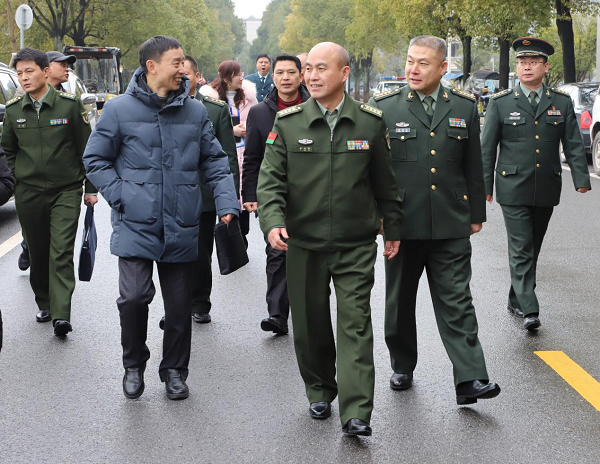 湖南省軍區(qū)、衡陽警備區(qū)聯(lián)合工作組 來我院調(diào)研征兵工作