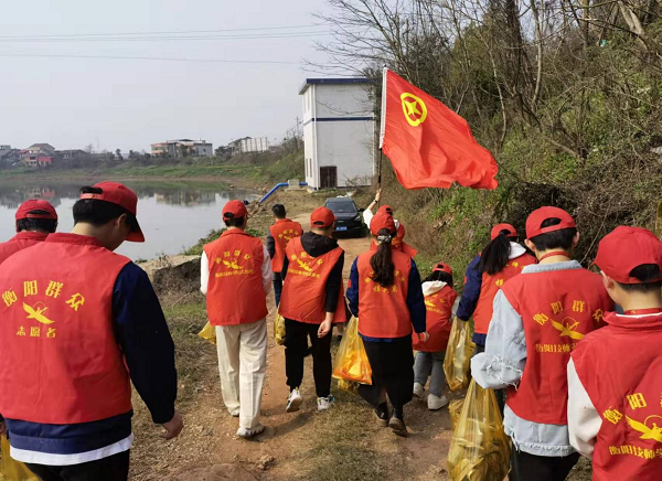 保護(hù)湘江母親河，衡陽技師學(xué)院“衡陽群眾”青年志愿者在行動